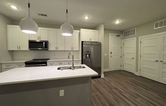 1 bed, 1 bath, 600 sqft, $1,550, Unit 303