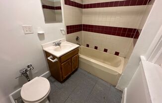 1 bed, 1 bath, $1,000, Unit 73 School St Apt. 5 (3L)