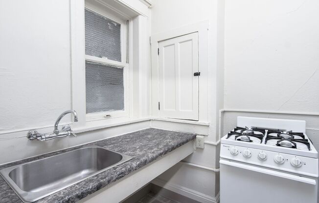 Studio, 1 bath, 332 sqft, $1,000, Unit 310