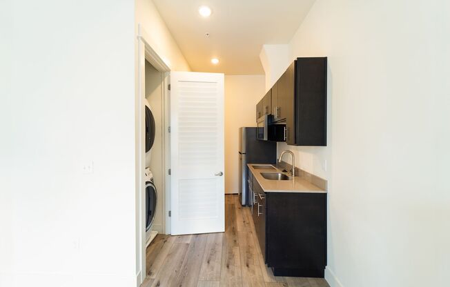 2 beds, 1 bath, 660 sqft, $1,599, Unit 219