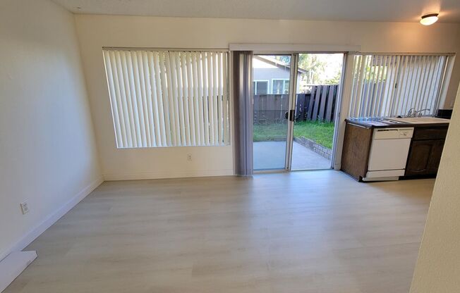 3BD/1.5BA Condo in Oceanside!