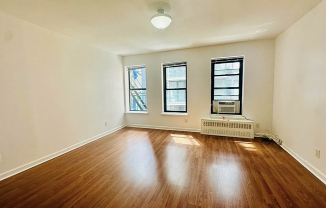 305 E 95 ST