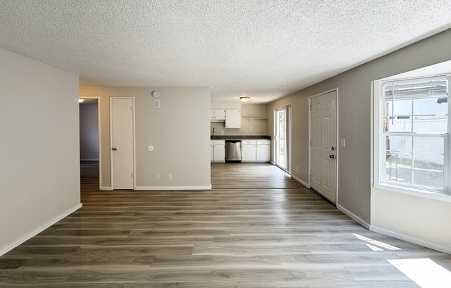 1115 W 6 AVE