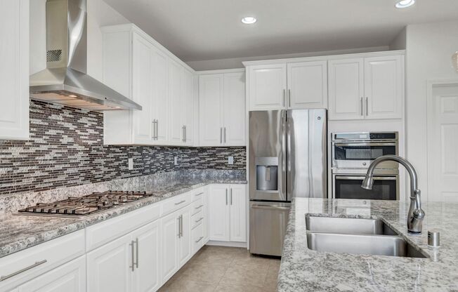 Stunning 4 Bedroom with Mountain Views!