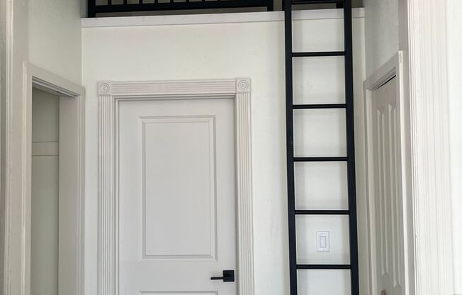 Studio, 1 bath, 166 sqft, $1,600, Unit 102