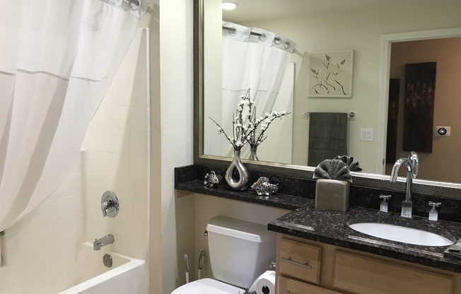 2 beds, 2 baths, $2,400, Unit # 206