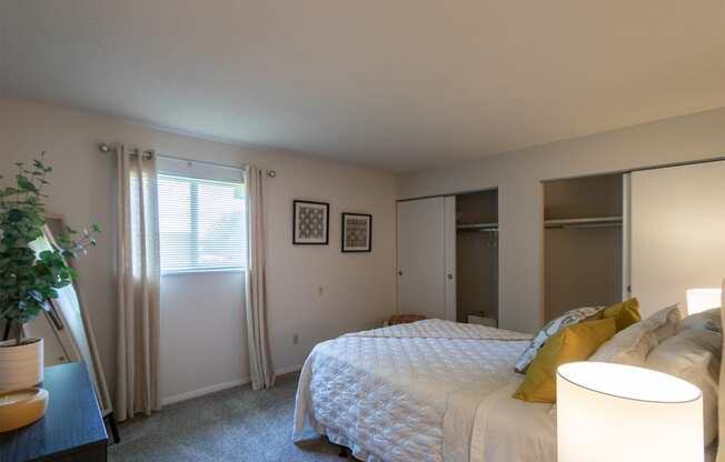 This is a photo of the primary bedroom in the 822 square foot, 2 bedroom, 1 bath floor plan at Village East Apartments in Franklin, OH.