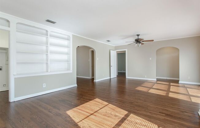 2 bedroom, 1 bath home in Lakewood