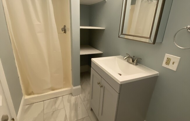 2 beds, 1 bath, $3,600, Unit A