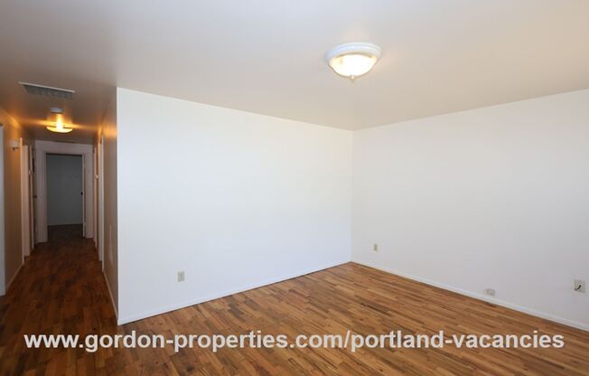 SE Tenino St - Brentwood-Darlington ranch-style 3 bedroom home