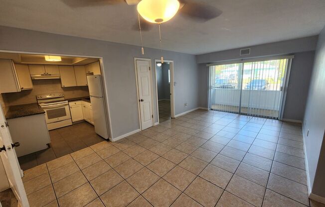 2 beds, 1 bath, 1,000 sqft, $1,395