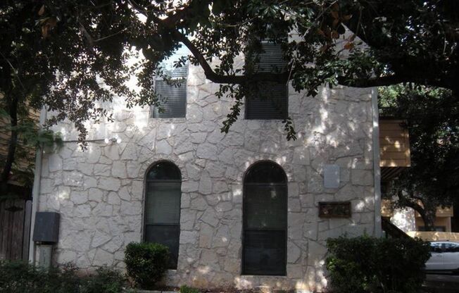 Nueces Corner Condominiums 201 N/M
