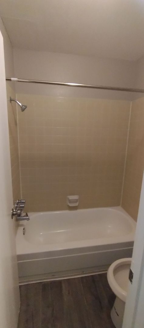 2 beds, 2 baths, 894 sqft, $1,200, Unit 44
