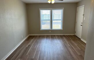 2 beds, 1 bath, $950