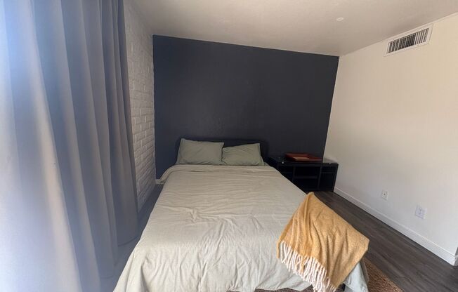 Studio, 1 bath, 370 sqft, $1,299, Unit 20