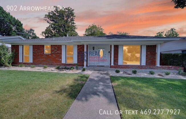 902 ARROWHEAD DR