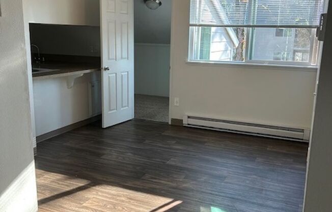1 bed, 1 bath, 740 sqft, $1,400, Unit 335-211