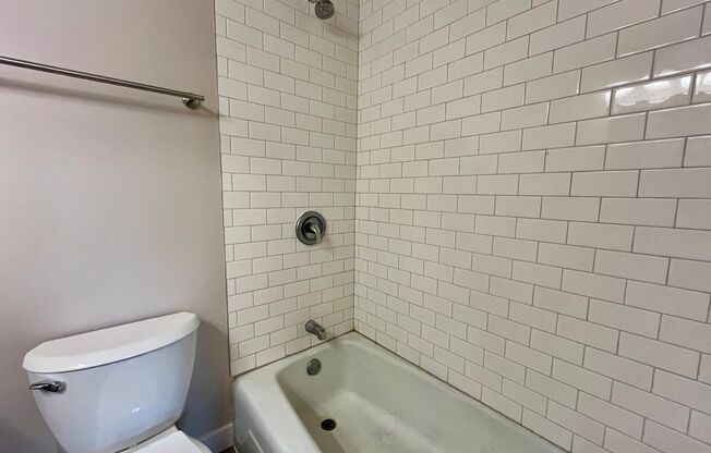 2 beds, 2 baths, $1,495, Unit 220
