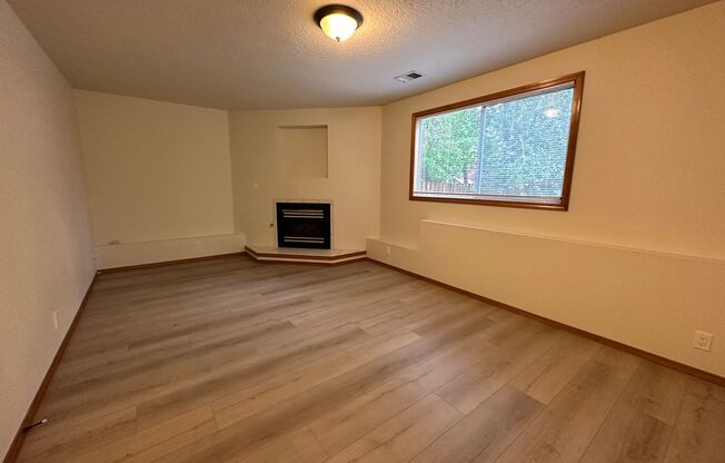 1413 SW 178th Avenue - Trendy Tri-Level!