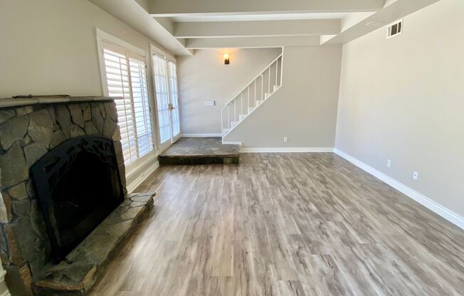 Great Opportunity! 2bed, 2.5 bath and bonus room off the primary in Thousand Oaks!
