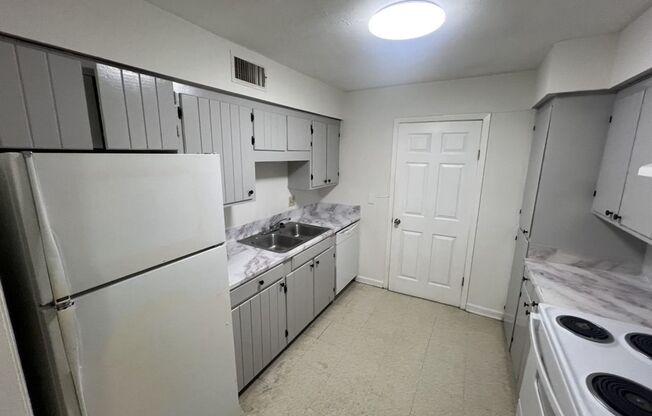 2 bedroom, 2 bath apartments in Sherwood Forest Oaks