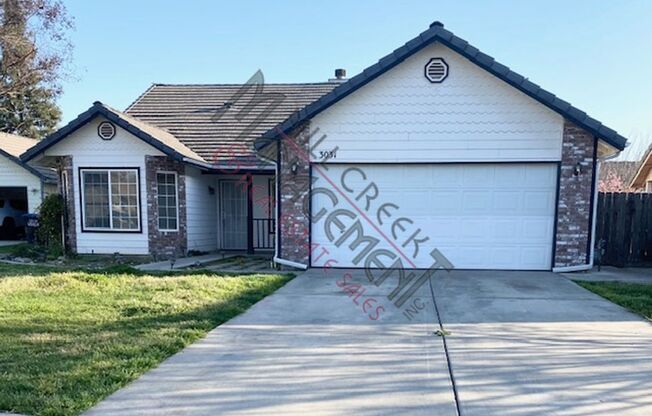 Beautiful home in great South West Visalia location