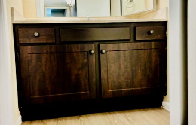 2 beds, 1 bath, 830 sqft, $1,275, Unit 107