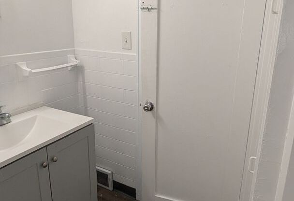 2 beds, 1 bath, $1,000