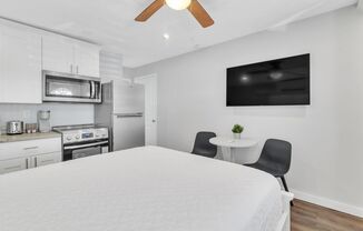 Studio, 1 bath, 375 sqft, $1,595, Unit 6B