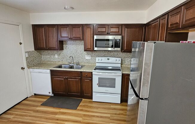 3 Bed 2 bath Park Terrace Town Home FOR RENT