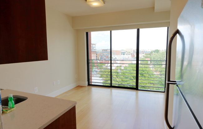 1 bed, 1 bath, $2,500, Unit 706