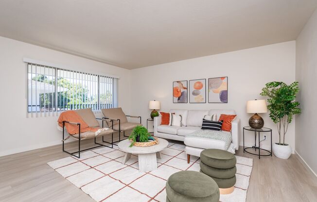 1 bed, 1 bath, 734 sqft, $1,575, Unit 5