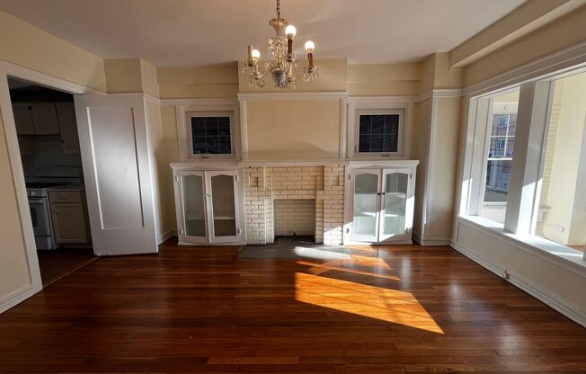 1 bed, 1 bath, 572 sqft, $1,485, Unit Old King Edward 17