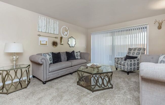 2 beds, 1 bath, 760 sqft, $1,129