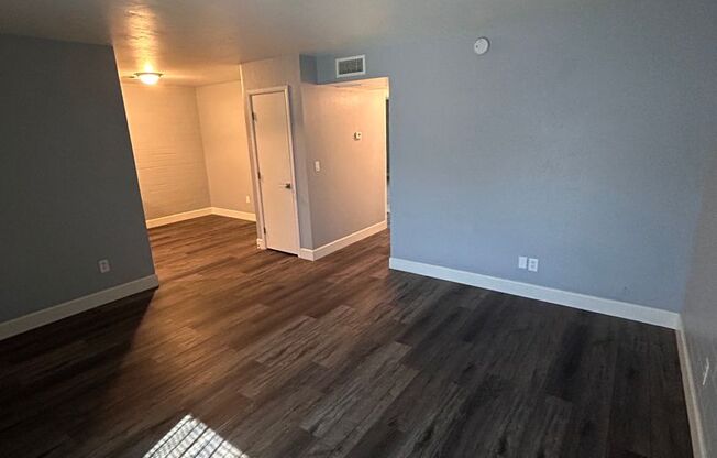 2 beds, 1 bath, 930 sqft, $1,109, Unit 009