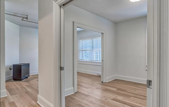 1 bed, 1 bath, 466 sqft, $1,195, Unit 27