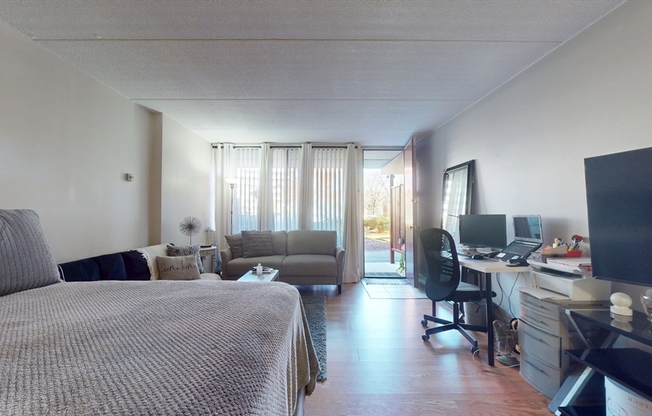 Studio, 1 bath, 450 sqft, $1,900, Unit T36