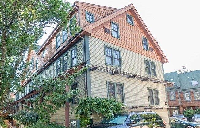 241 River St