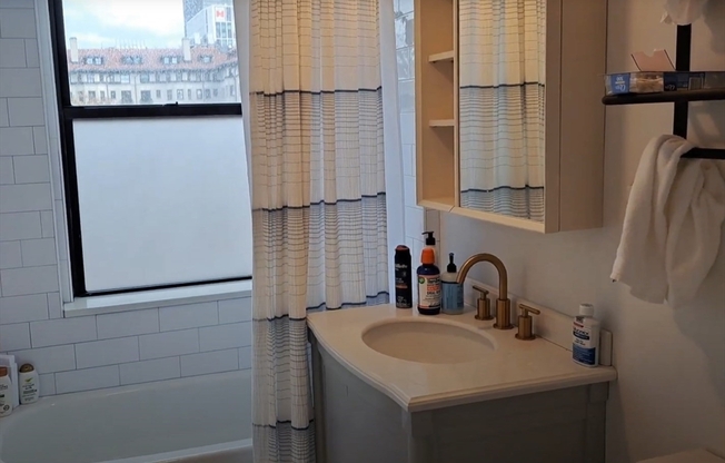 1 bed, 1 bath, 725 sqft, $3,000, Unit 44