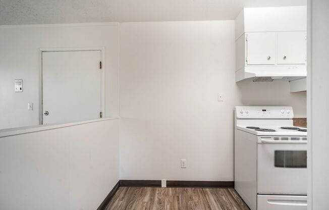 2 beds, 1 bath, 728 sqft, $1,400, Unit 825-29