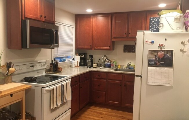 2 beds, 1 bath, 900 sqft, $2,200, Unit 2