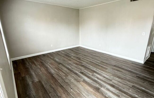 2 beds, 1 bath, 800 sqft, $1,025, Unit 472-B