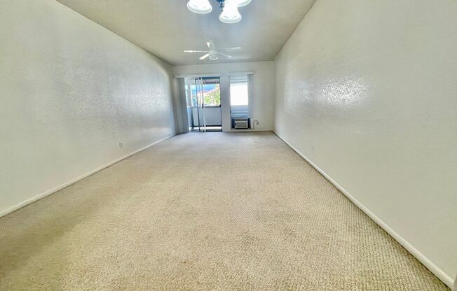 2 Bed, 2 Bath Townhouse in Salt Lake near Stadium Mall & Rail Station!