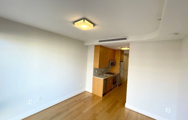 Studio, 1 bath, $2,400, Unit 710