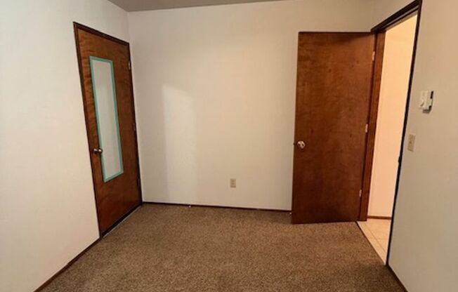 2 beds, 1 bath, $1,595