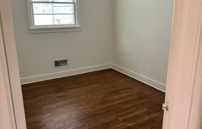Cute 3 Br, 1 1/2 Bath home for rent