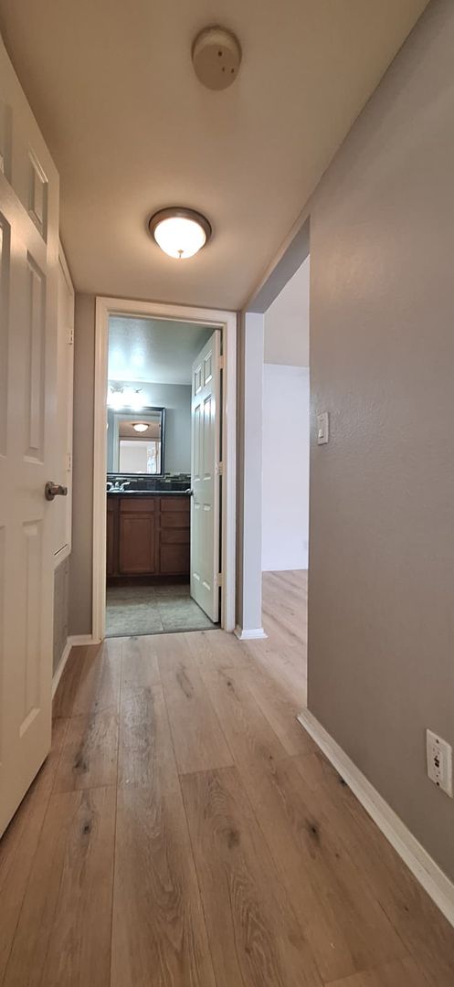 1 bed, 1 bath, $1,075, Unit # #C 28
