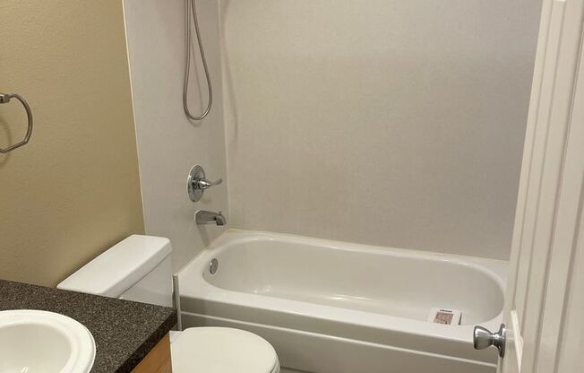 Spacious, Top Floor 2 Bed 2 Bath w/Pool and Gym