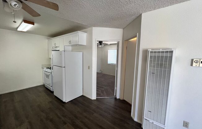 2 beds, 1 bath, 800 sqft, $950, Unit Unit 1