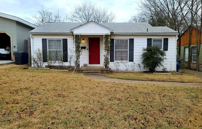 2 Bedroom, 1 Bath in Little Forest Hills!